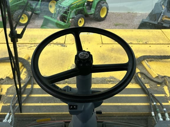 Image of New Holland Speedrower 220 equipment image 2