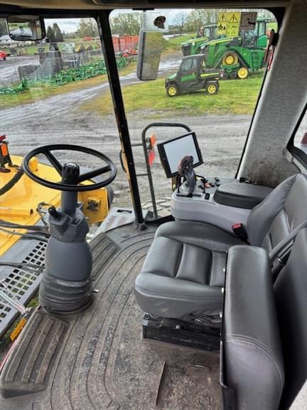 Image of New Holland 260 equipment image 4