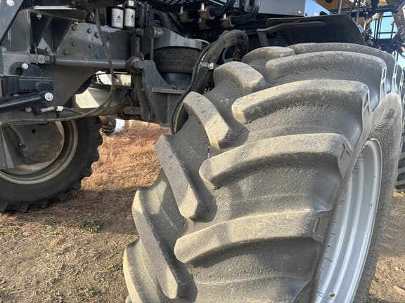 Image of RoGator RG1300C equipment image 3