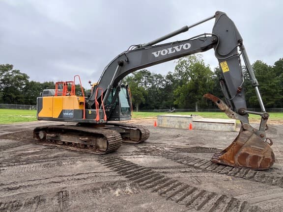Image of Volvo EC200EL equipment image 3