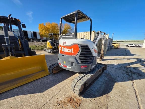 Image of Bobcat E35 equipment image 3