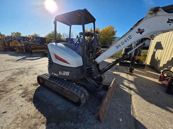 Image of Bobcat E35 equipment image 4
