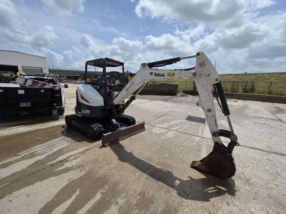 Image of Bobcat E35 equipment image 4