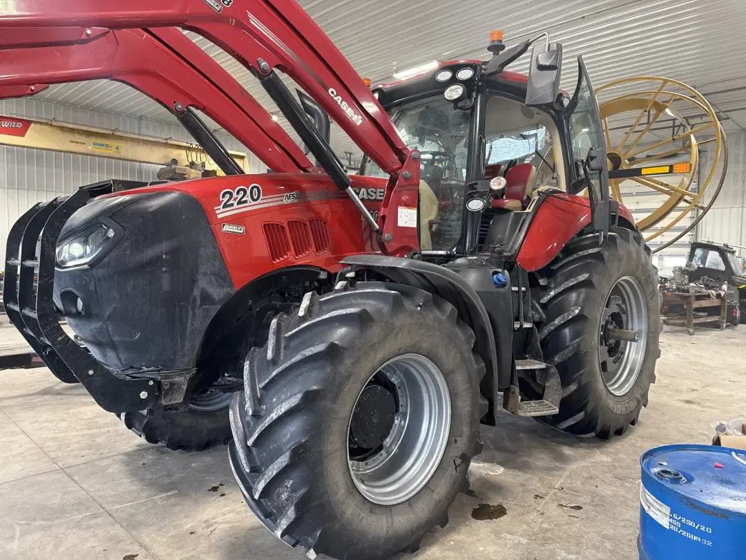 Image of Case IH Magnum 220 Primary image