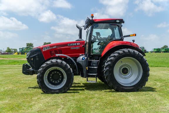 Image of Case IH Magnum 240 equipment image 1