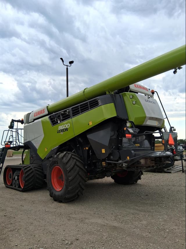 Image of CLAAS Lexion 8600TT equipment image 3