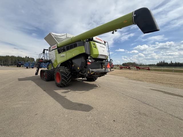 Image of CLAAS Lexion 8700TT equipment image 2