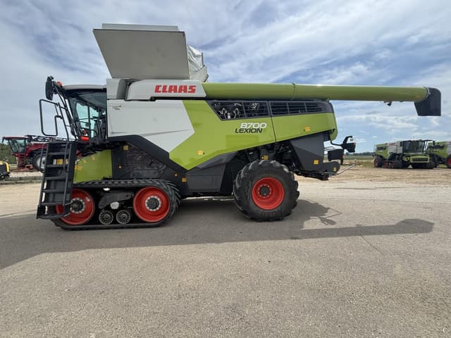 Image of CLAAS Lexion 8700TT equipment image 1