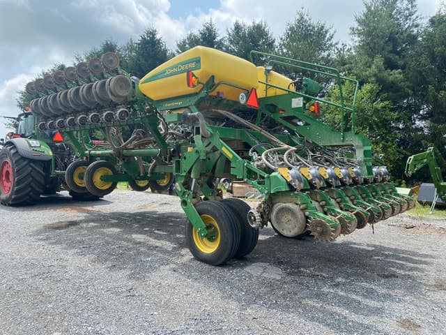 Image of John Deere 1795 equipment image 2