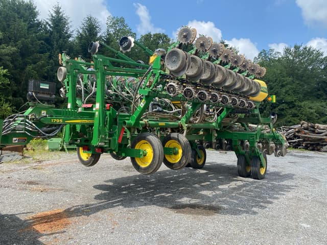 Image of John Deere 1795 equipment image 1
