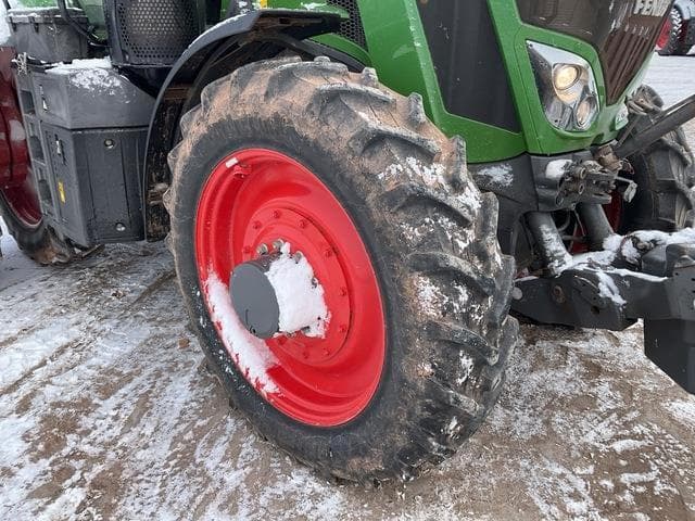 Image of Fendt 824 Vario equipment image 2
