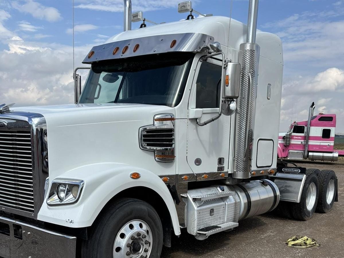 2021 Freightliner 122SD Equipment Image0