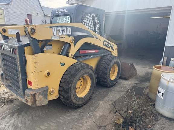 Image of Gehl V330 equipment image 4
