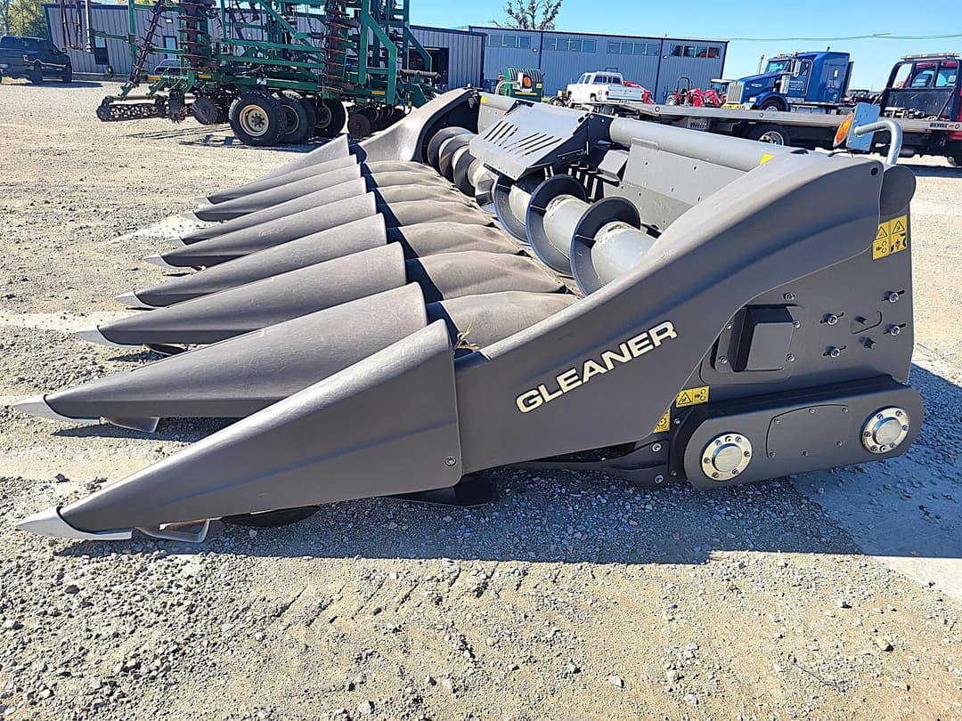 Image of Gleaner Command 3308 Image 0