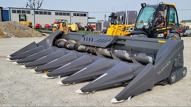 Image of Gleaner Command 3308 equipment image 1