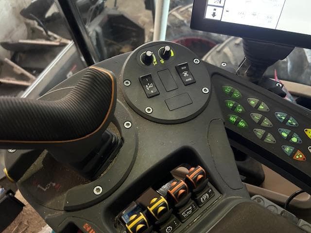 Image of Gleaner S96 equipment image 1