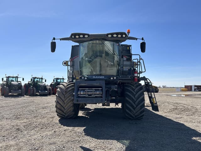 Image of Gleaner S97 equipment image 1