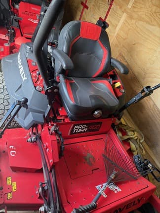 Image of Gravely Pro-Turn 460 equipment image 3