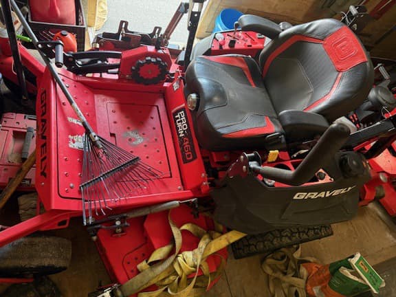 Image of Gravely Pro-Turn 460 equipment image 4