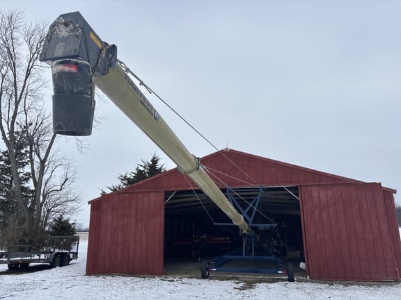 2021 Harvest International H1374XT Equipment Image0