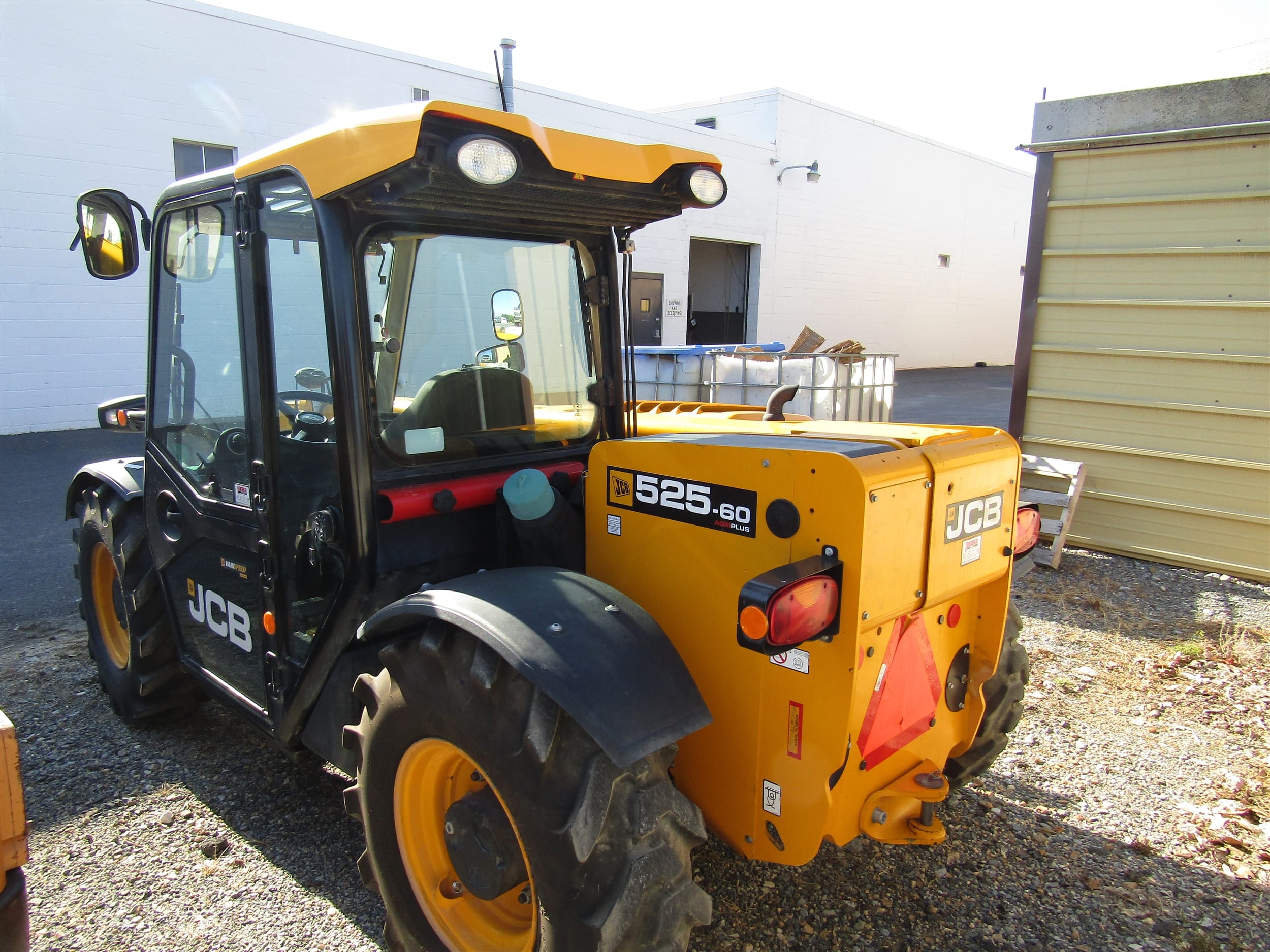 2021 JCB 525-60 Agri Plus Equipment Image0
