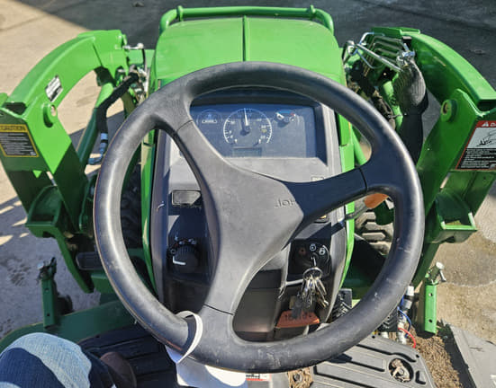 Image of John Deere 1023E equipment image 4