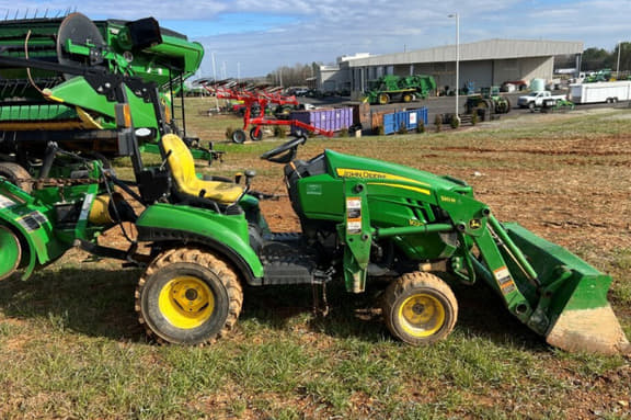 Image of John Deere 1023E equipment image 2
