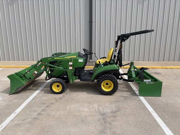 Image of John Deere 1023E equipment image 2