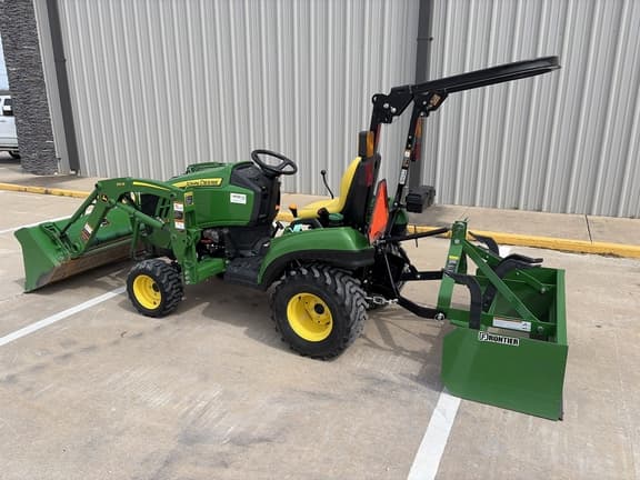 Image of John Deere 1023E equipment image 3