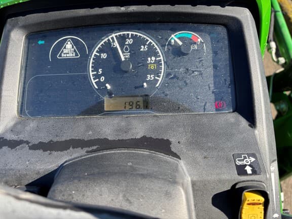 Image of John Deere 1023E equipment image 4