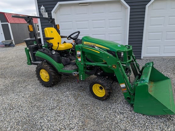 2021 John Deere 1025R Equipment Image0