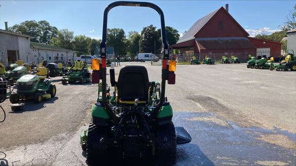 Image of John Deere 1025R equipment image 3