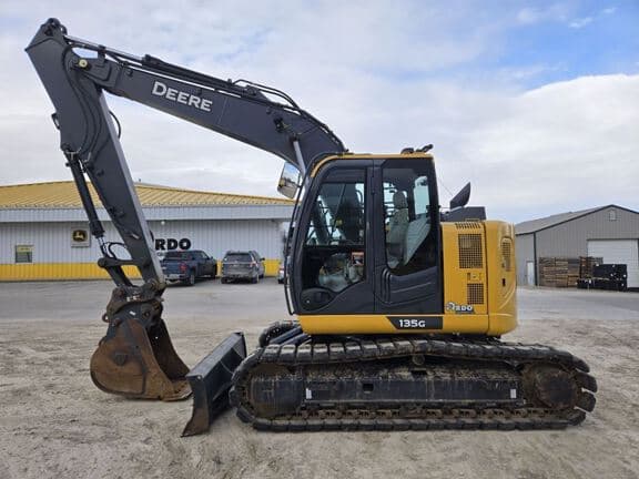 Image of John Deere 135G equipment image 1