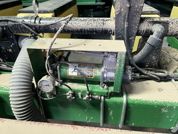 Image of John Deere 1705 equipment image 1