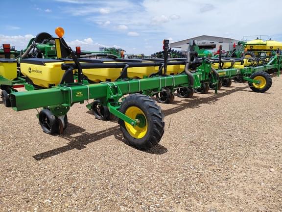 Image of John Deere 1705 Primary image