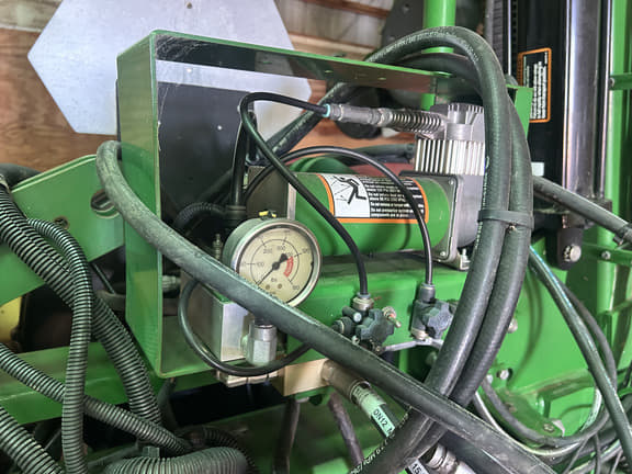 Image of John Deere 1725 equipment image 4