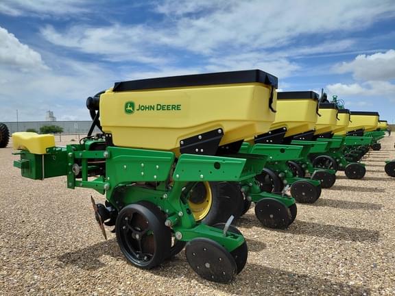 Image of John Deere 1725 equipment image 3