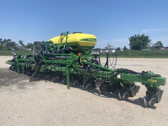 2021 John Deere 1725 Equipment Image0
