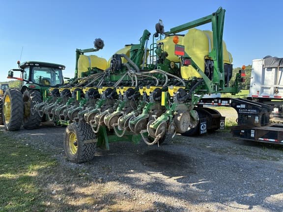 Image of John Deere 1745 equipment image 1