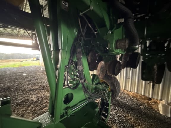 Image of John Deere 1745 equipment image 1