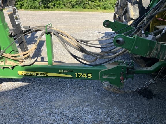 Image of John Deere 1745 equipment image 4