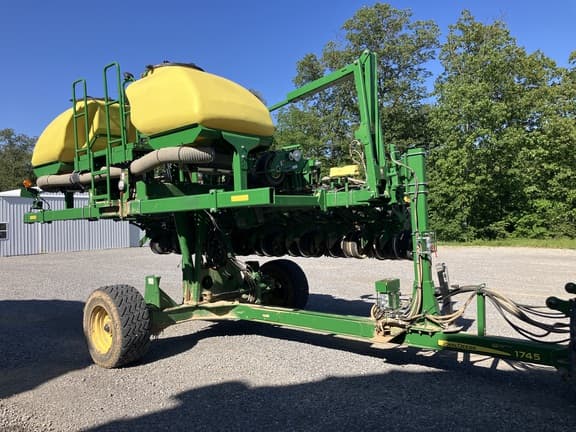Image of John Deere 1745 equipment image 3
