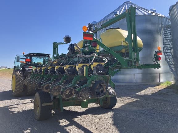 Image of John Deere 1745 equipment image 1