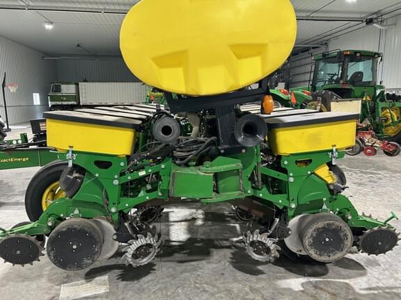 Image of John Deere 1760 equipment image 2