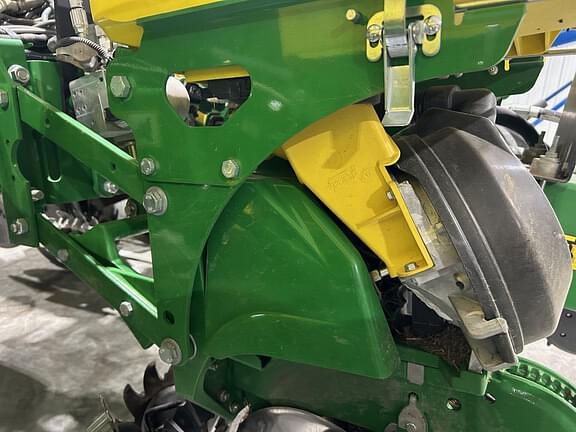 Image of John Deere 1760 equipment image 3