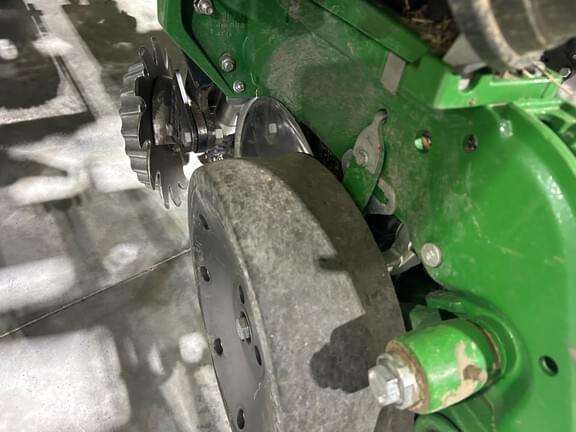 Image of John Deere 1760 equipment image 4