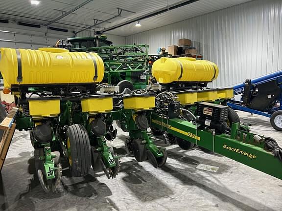Image of John Deere 1760 Primary image