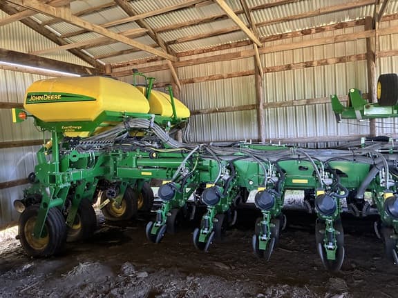 Image of John Deere 1775 equipment image 2