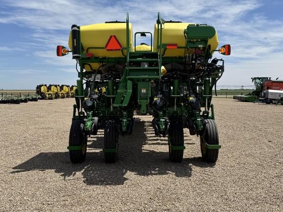 Image of John Deere 1775 equipment image 3