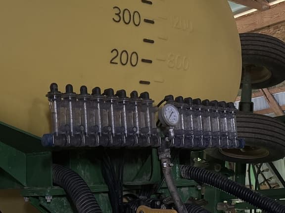 Image of John Deere 1775 equipment image 4